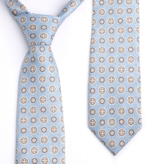 Cravatta-uomo-in-seta-azzurra-fiori-geometrici-2